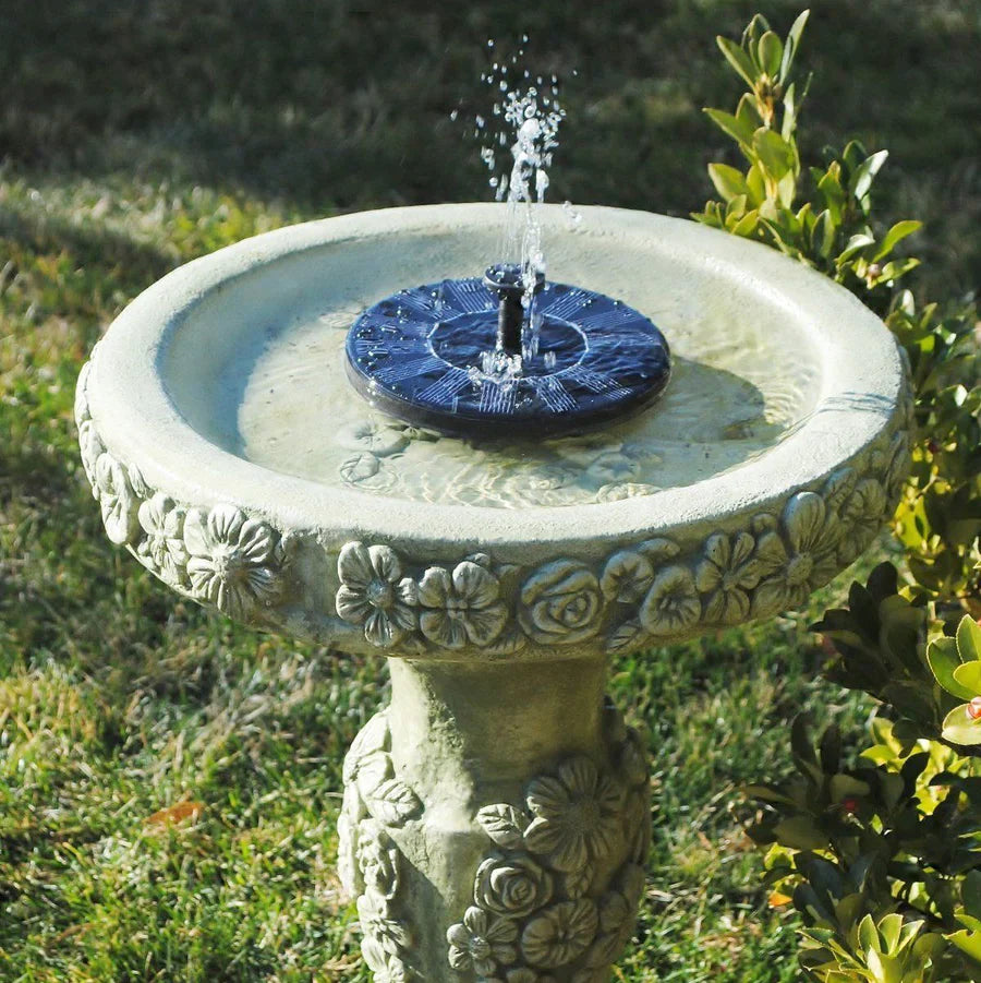 庭の太陽光噴水:優雅に鳥を引き寄せる